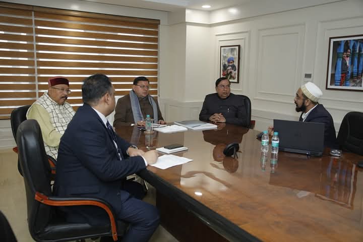 मुख्यमंत्री पुष्कर सिंह धामी ने दिए अधिकारियों को निर्देश
