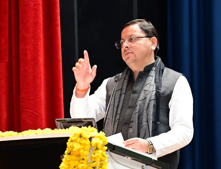 मुख्यमंत्री पुष्कर सिंह धामी द्वारा सुभाष पंत को उत्तराखण्ड साहित्य भूषण सम्मान-2024 से सम्मानित किया