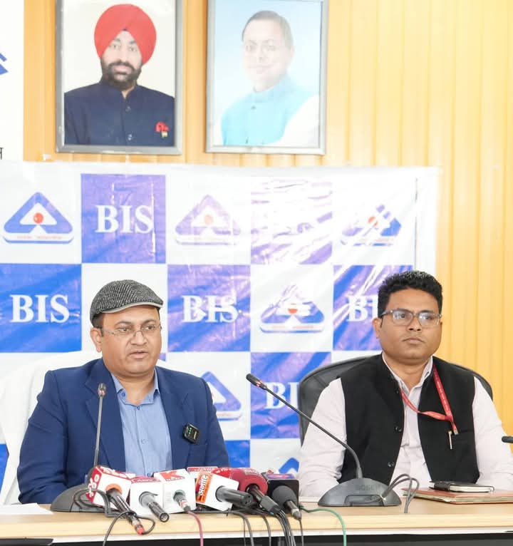 भारतीय मानक ब्यूरो के निदेशक सौरभ तिवारी ने  मीडिया सेंटर सचिवालय में पत्रकारों से वार्ता की