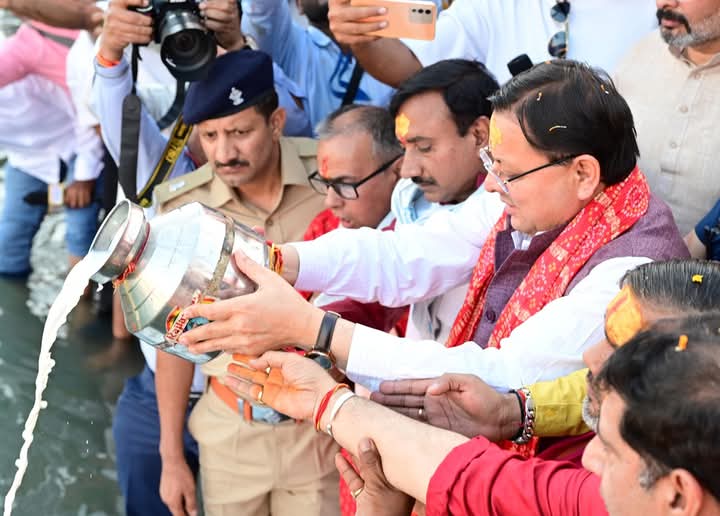 मुख्यमंत्री पुष्कर सिंह धामी ने किया मां गंगा आरती का शुभारंभ