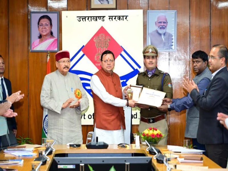 दुर्घटनाओं को नियंत्रित करने के लिए राज्य की सीमावर्ती क्षेत्रों में सघन चौकिंग की जाए-मुख्यमंत्री पुष्कर सिंह धामी